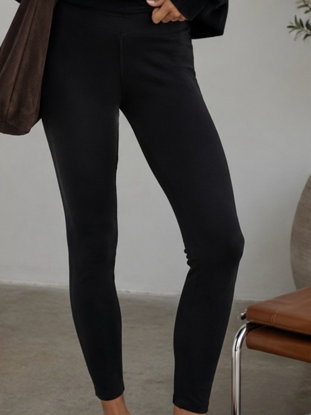 Donna Karan Black Stretchy Made In Italy Leggings Size Medium